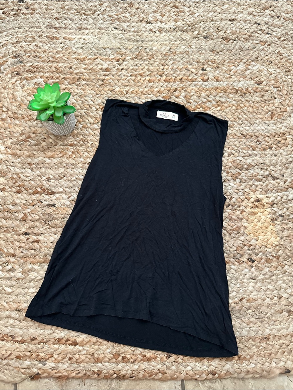 BLACK CUT OUT TANK BLOUSE